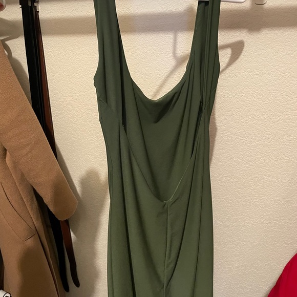 Mini dress (backless) - Picture 2 of 3